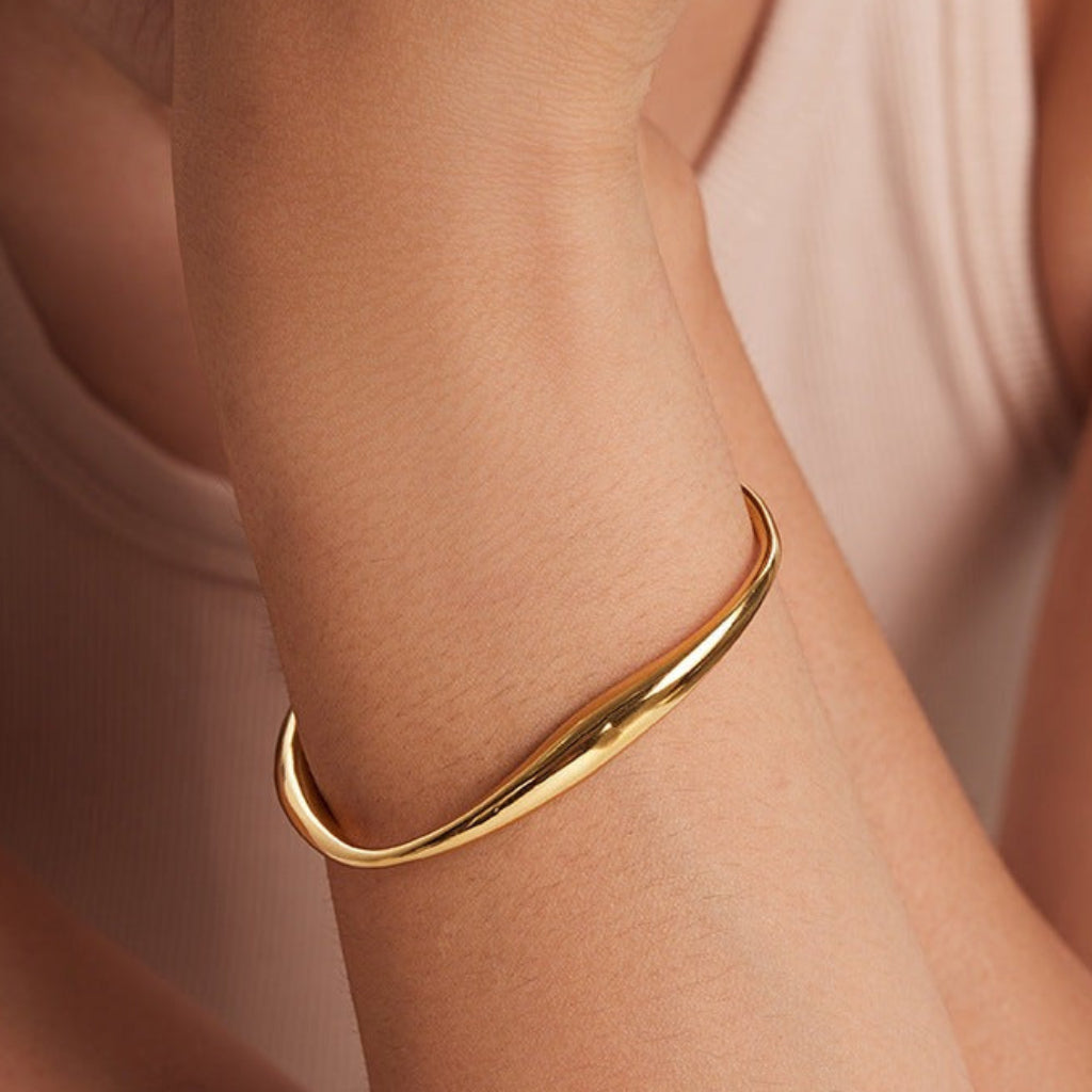 Kennedy - Curved Gold Bangle