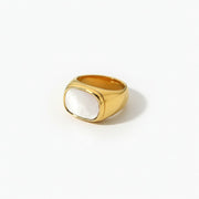 Lizzie - Square Shell Ring