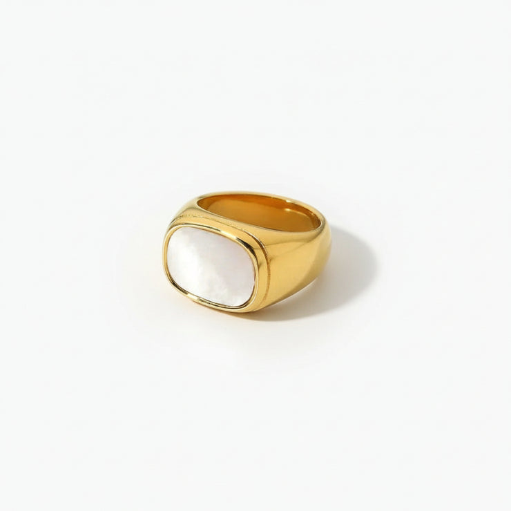 Lizzie - Square Shell Ring
