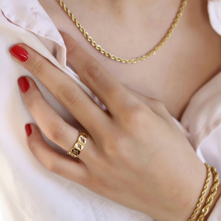 Priscilla - Loop Ring