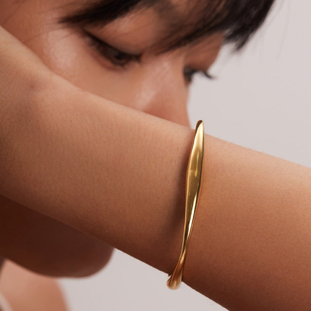 Kennedy - Curved Gold Bangle