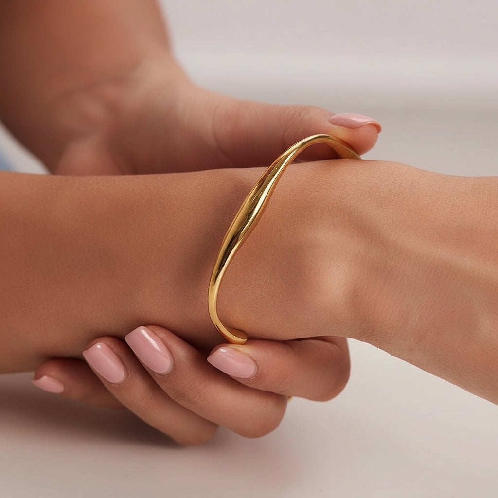 Kennedy - Curved Gold Bangle