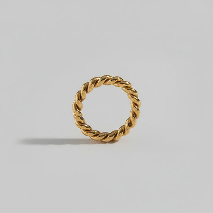Kelly - Classic Twisted Ring