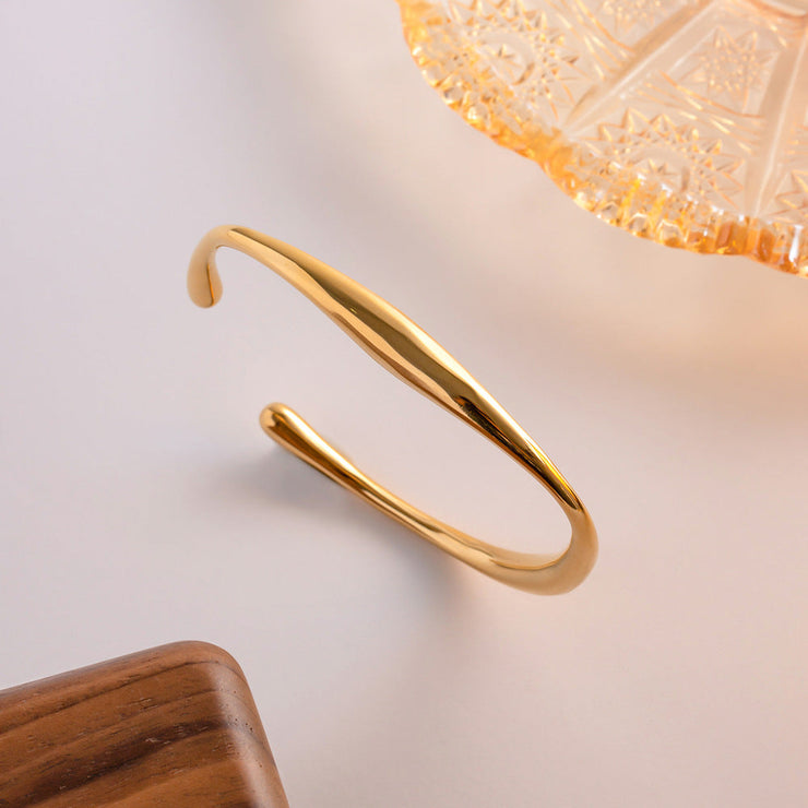 Kennedy - Curved Gold Bangle