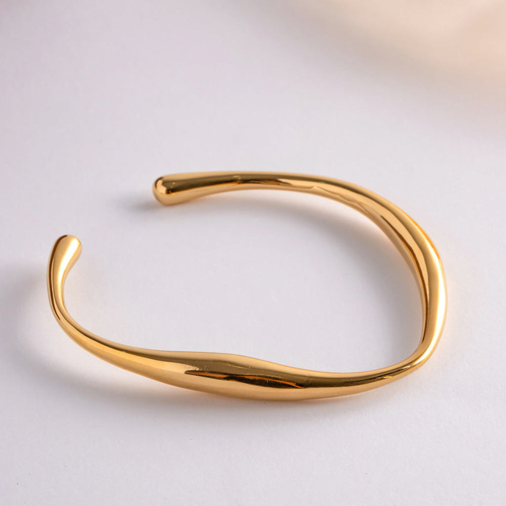 Kennedy - Curved Gold Bangle