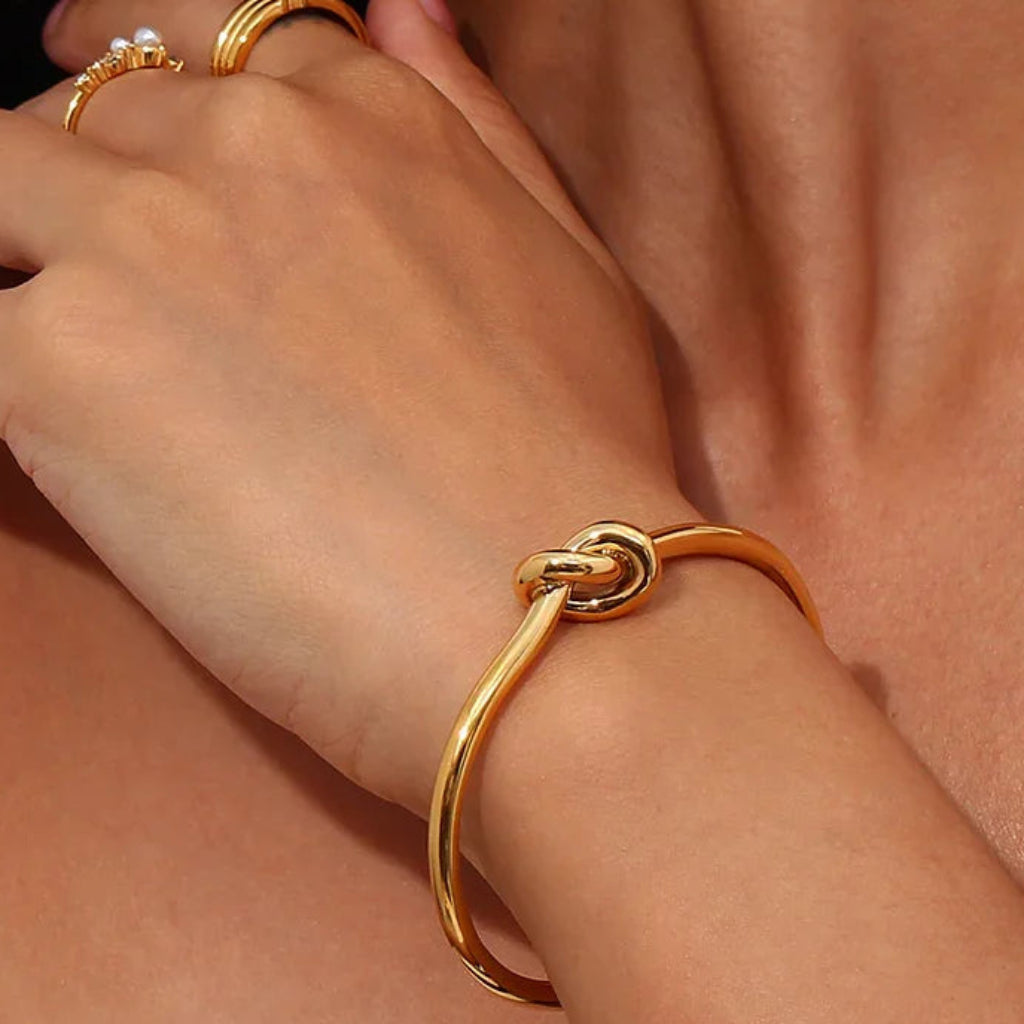 Leah Knot Gold Bangle