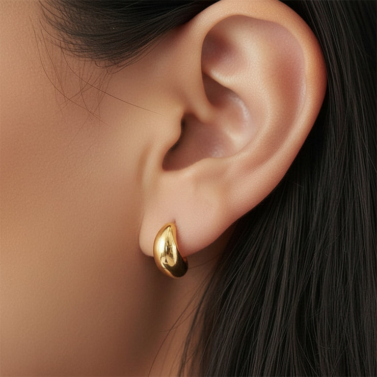 Lindsay - Smooth Huggie Earrings