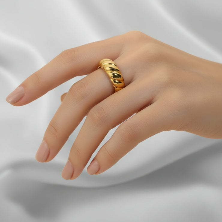 Patsy - Gold Croissant Ring