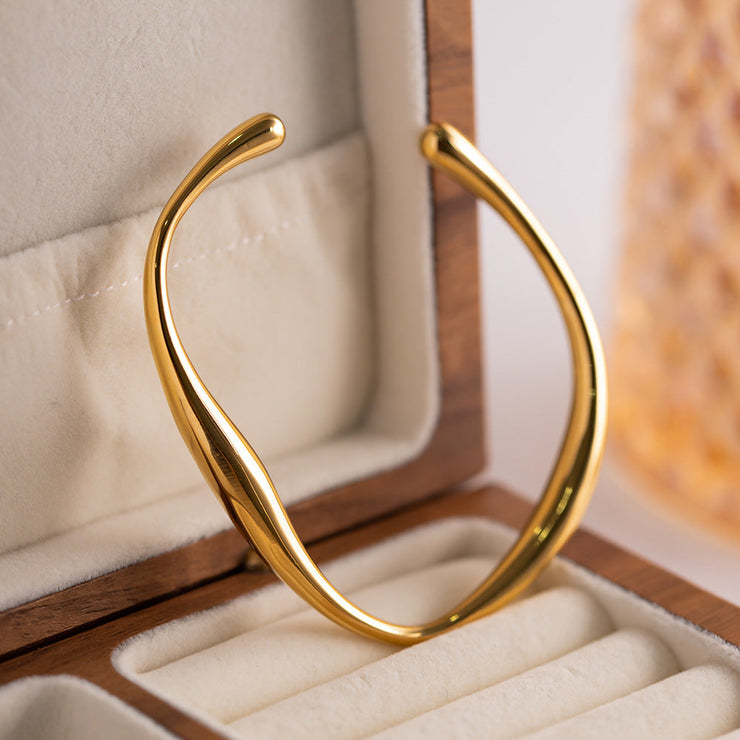 Kennedy - Curved Gold Bangle