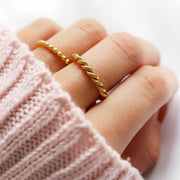 Kelly - Classic Twisted Ring